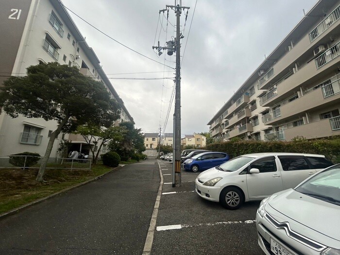 物件外観写真6　(駐車場)