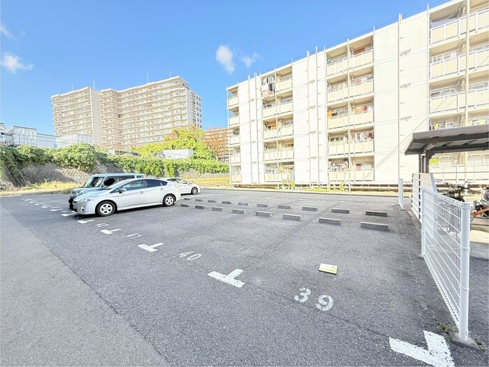 物件外観写真4　(駐車場)