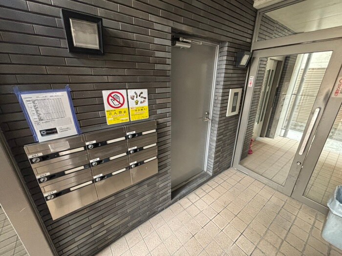 物件外観写真3　(エントランス部分)