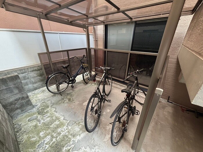 物件外観写真6　(駐輪場)