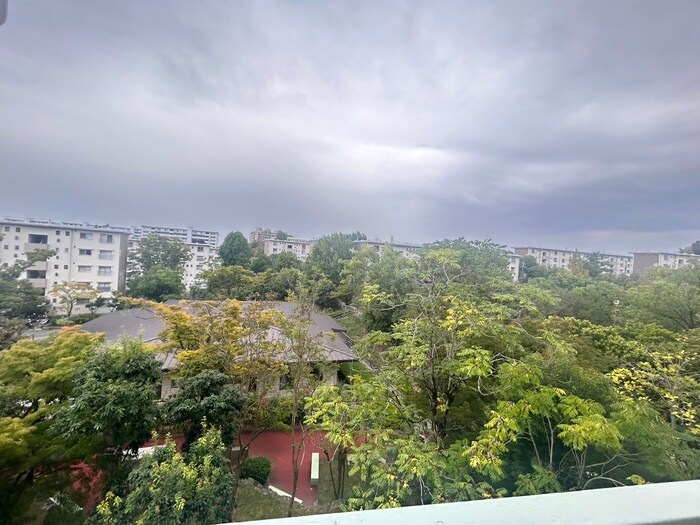 物件内観写真20　(室内からの展望)