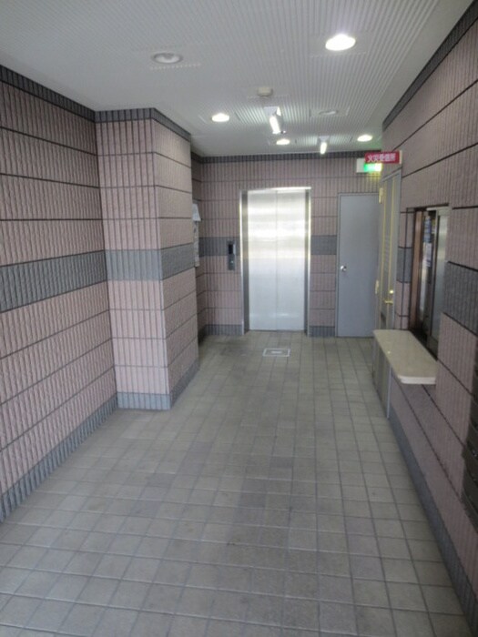 物件外観写真6　(エントランス部分)