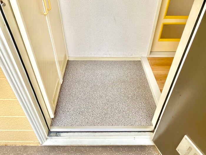 物件内観写真14　(玄関)