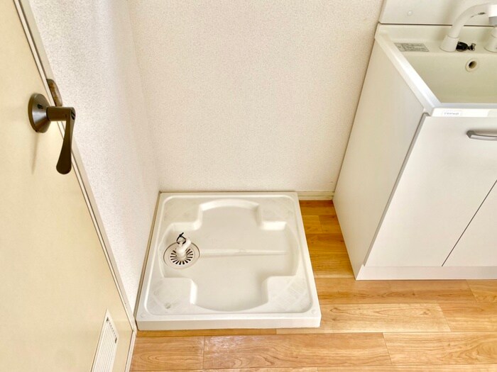 物件内観写真18　(洗濯機置場)