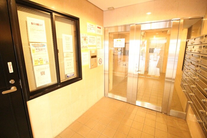 物件外観写真2　(エントランス部分)