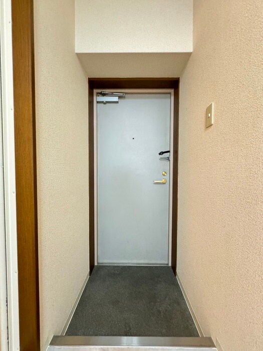 物件内観写真13　(玄関)