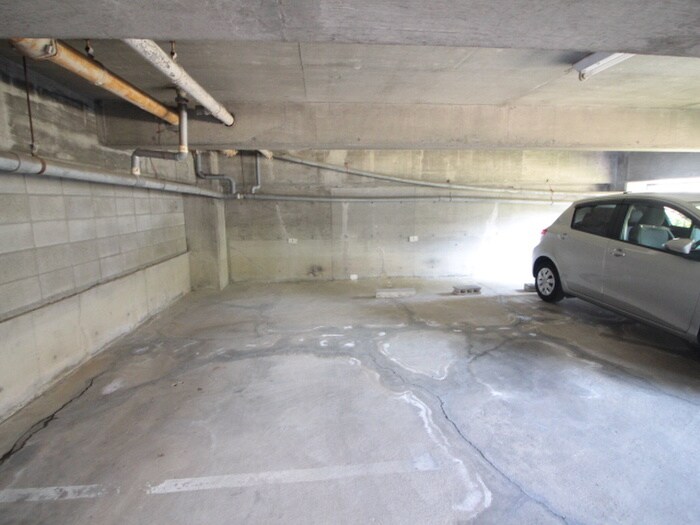 物件外観写真3　(駐車場)