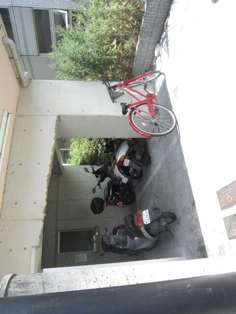 物件外観写真3　(駐輪場)