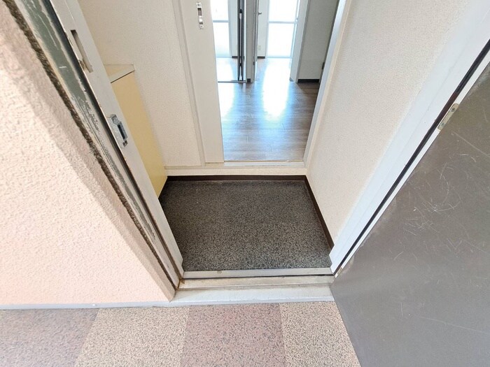 物件内観写真13　(玄関)