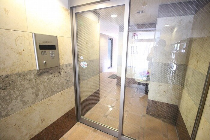 物件外観写真6　(エントランス部分)