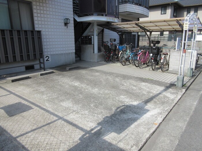 物件外観写真4　(駐車場)