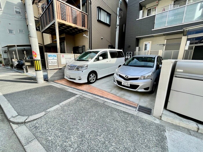 物件外観写真4　(駐車場)