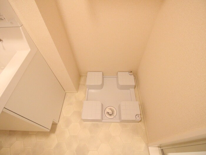 物件内観写真12　(洗濯機置場)