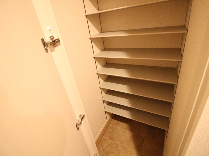 物件内観写真15　(靴箱)