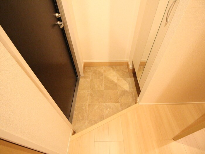 物件内観写真16　(玄関)