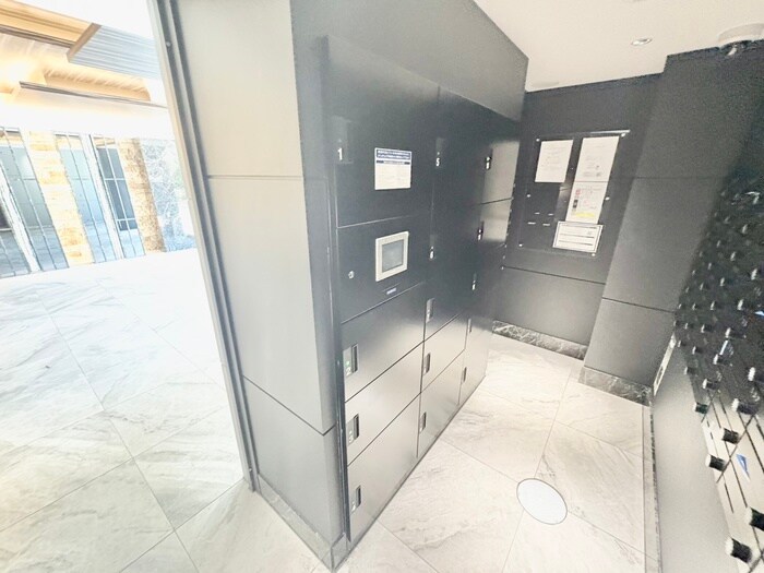 物件外観写真5　(エントランス部分)