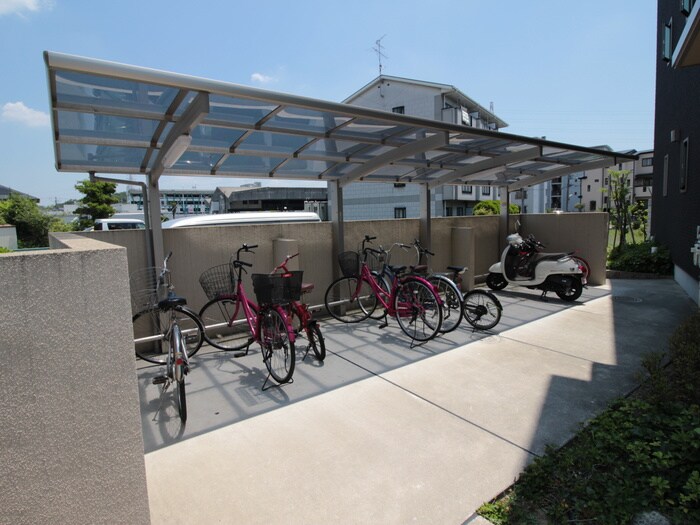 物件外観写真4　(駐輪場)