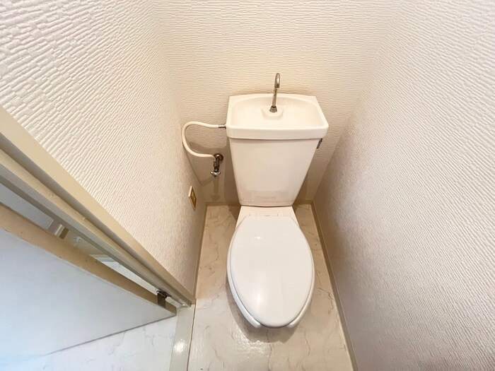 物件内観写真8　(トイレ)