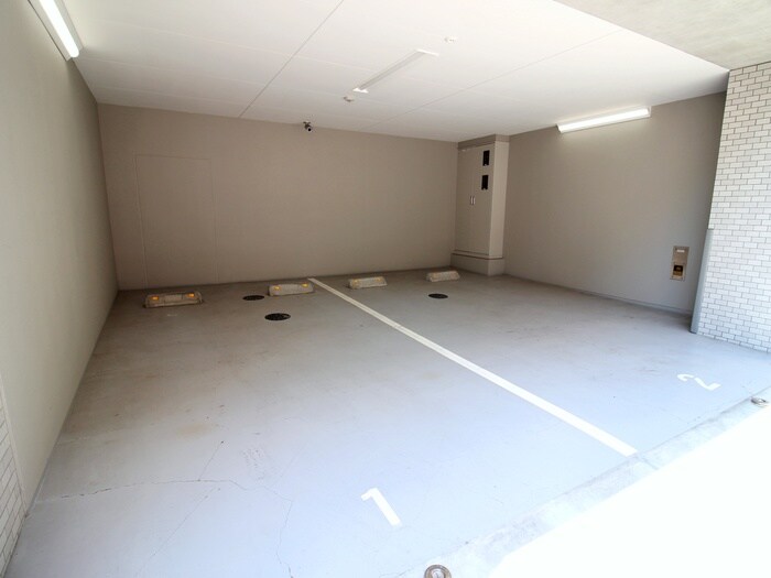 物件外観写真6　(駐車場)