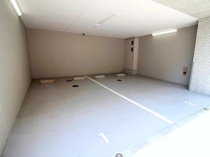 物件外観写真6　(駐車場)