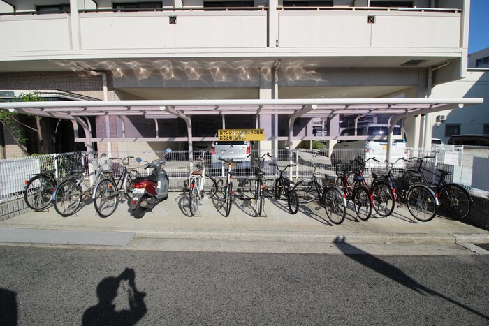 物件外観写真2　(駐輪場)