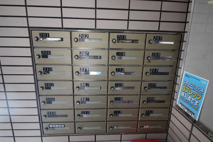 物件外観写真4　(エントランス部分)