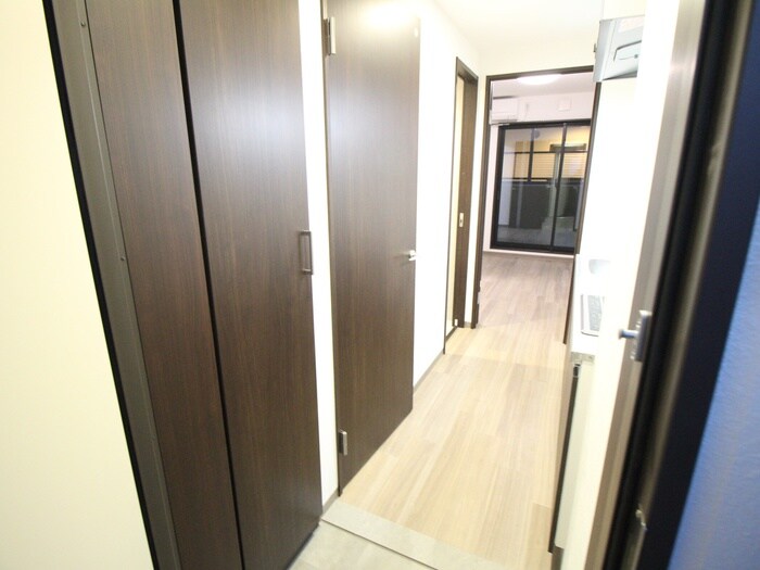 物件内観写真5　(玄関)