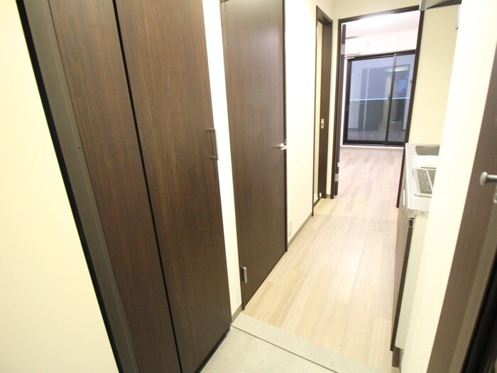 物件内観写真5　(玄関)