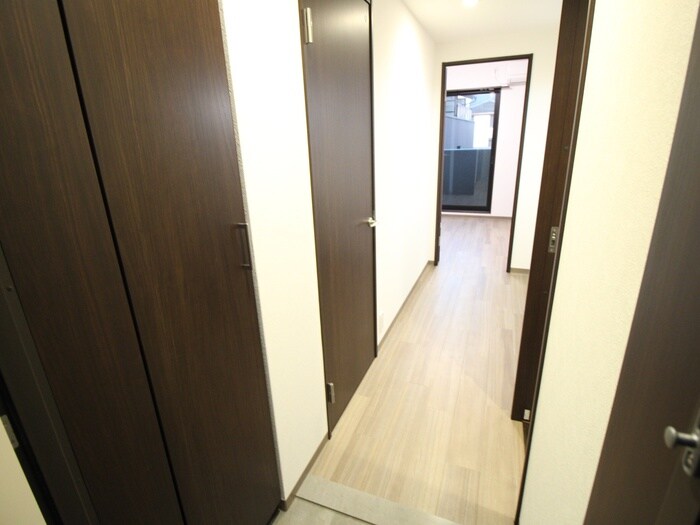 物件内観写真5　(玄関)