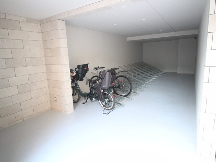 物件外観写真3　(駐輪場)