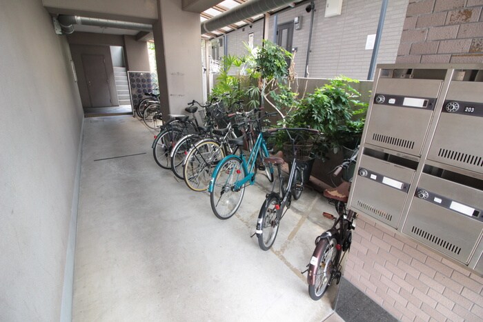 物件外観写真4　(駐輪場)