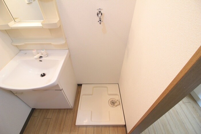 物件内観写真11　(洗濯機置場)