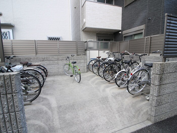 物件外観写真4　(駐輪場)