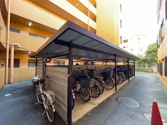 物件外観写真4　(駐輪場)