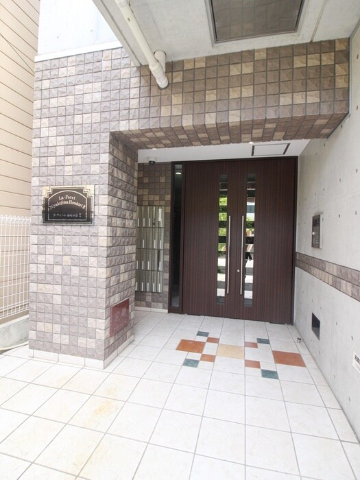 物件外観写真5　(エントランス部分)