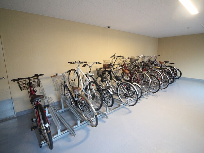 物件外観写真3　(駐輪場)