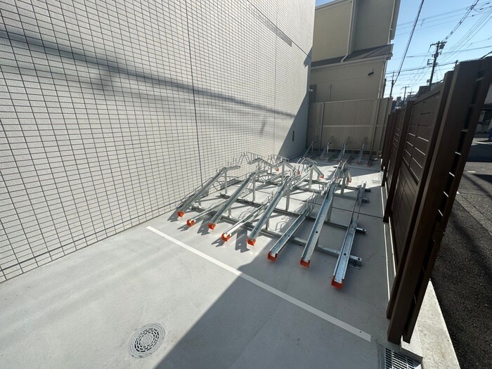 物件外観写真4　(駐輪場)