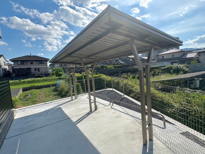 物件外観写真3　(駐輪場)