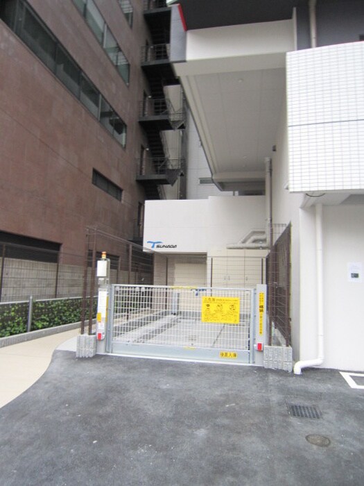 物件外観写真5　(駐車場)