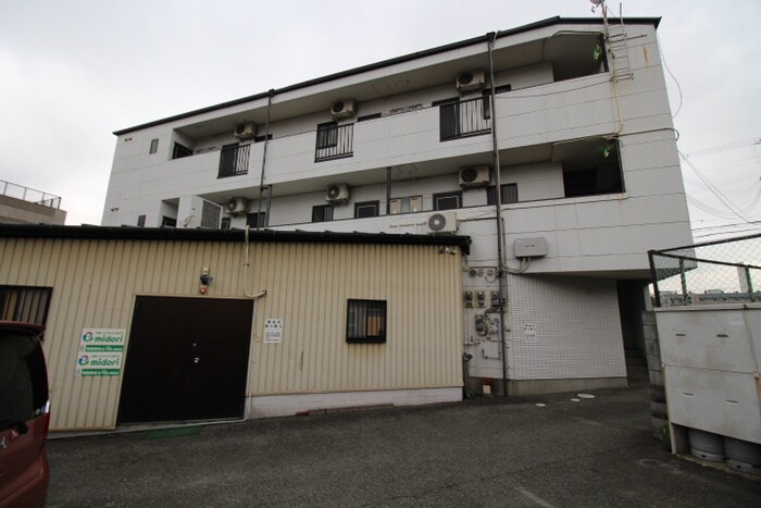 物件外観写真2　(駐車場)