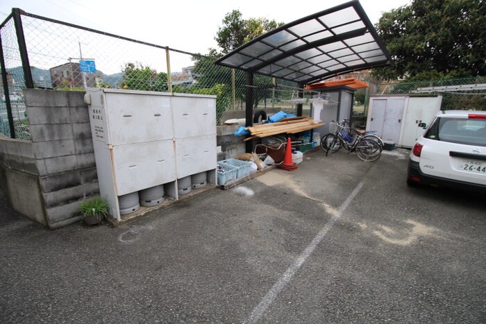 物件外観写真3　(駐輪場)