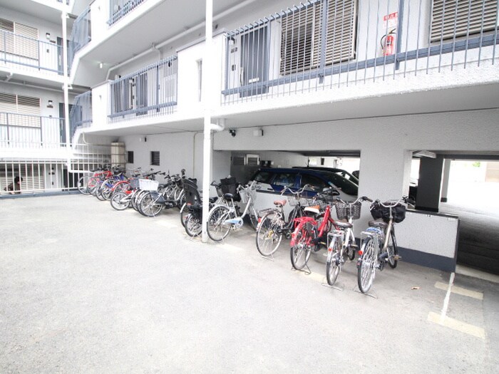物件外観写真4　(駐輪場)