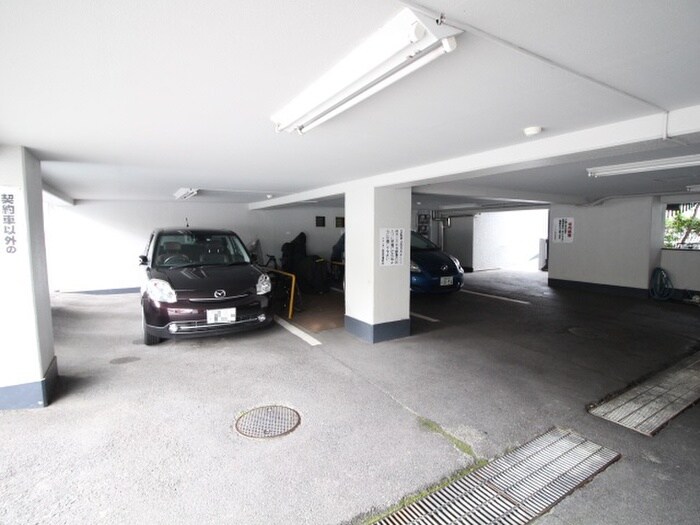 物件外観写真5　(駐車場)