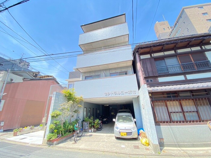 物件外観写真1　(エントランス部分)