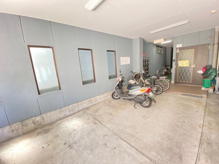 物件外観写真3　(駐輪場)