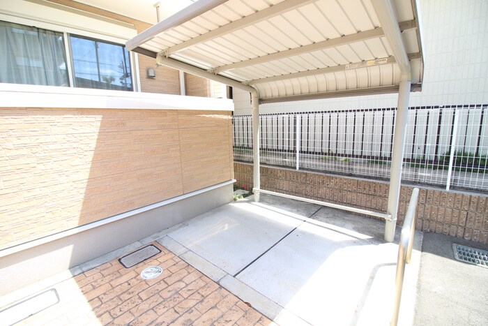 物件外観写真3　(駐輪場)