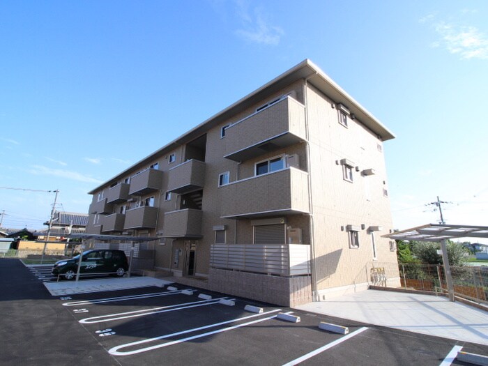 物件外観写真1　(駐車場)