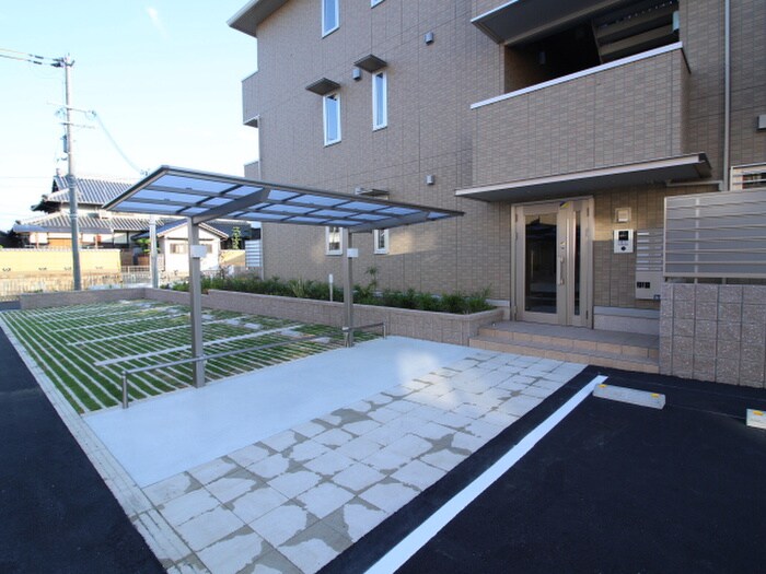 物件外観写真3　(駐輪場)