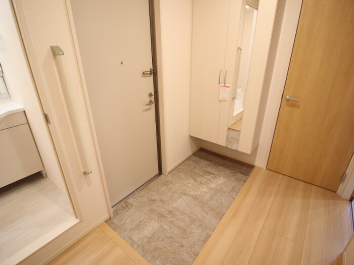 物件内観写真11　(玄関)