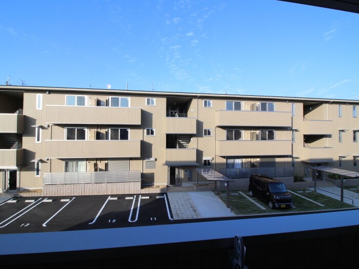 物件内観写真17　(室内からの展望)